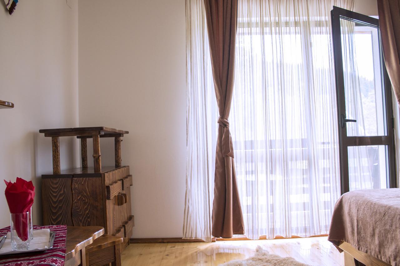 Cabana Barlogul Lupilor Villa Berevoesti Værelse billede